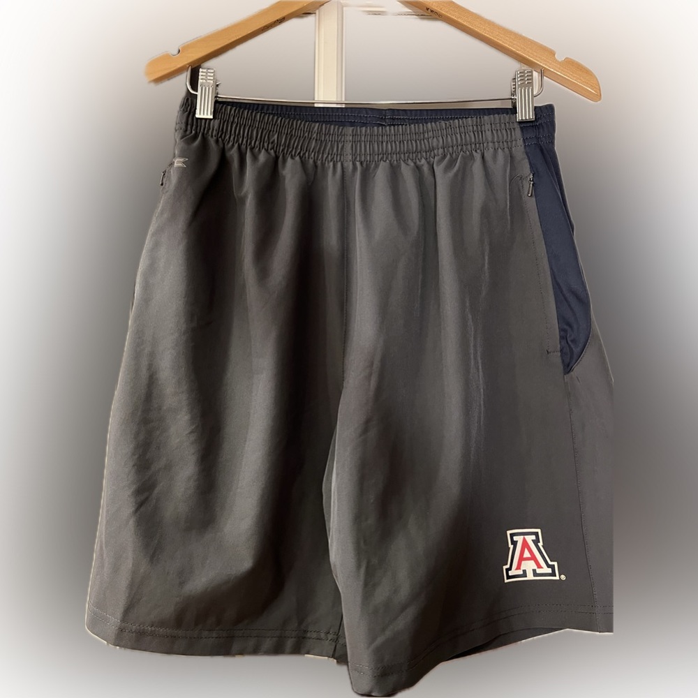 Men’s University of Arizona Shorts gray SIZE MEDIUM Colosseum Brand